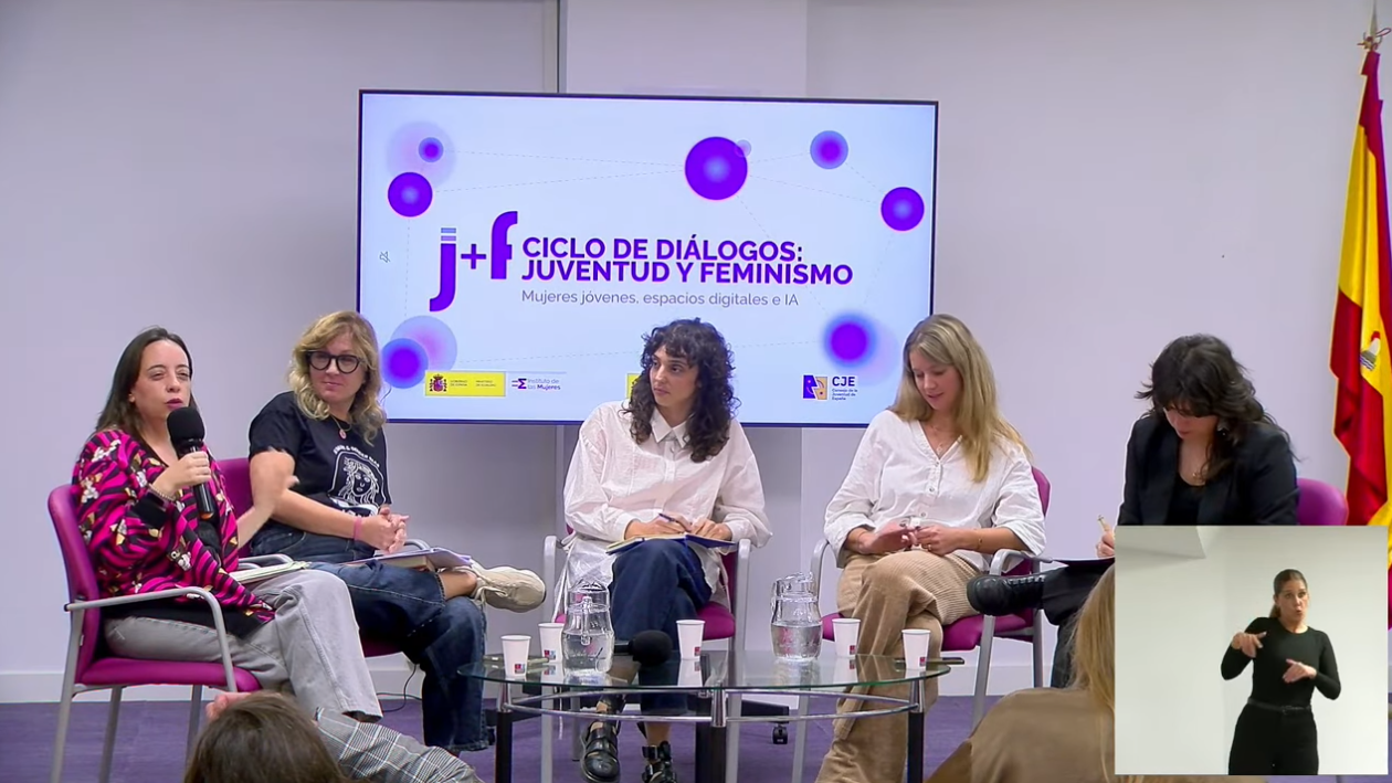 Nos invitaron a un debate en el Instituto de las Mujeres y fuimos – Mujeres jóvenes, espacios digitales e IA – Video